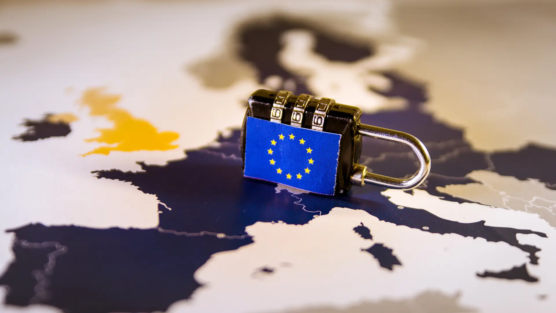 Carte de l'Europe avec un cadenas dessus